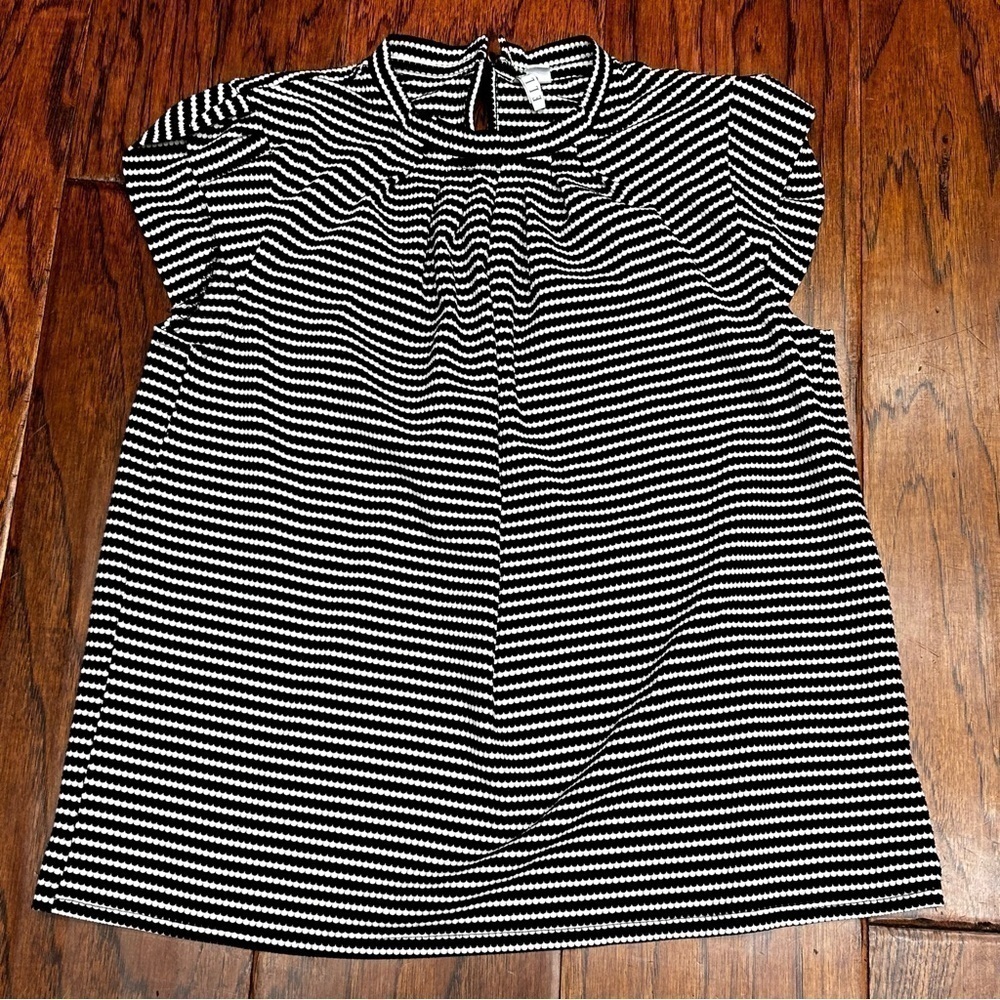 Elle women’s black and white dot striped tank top